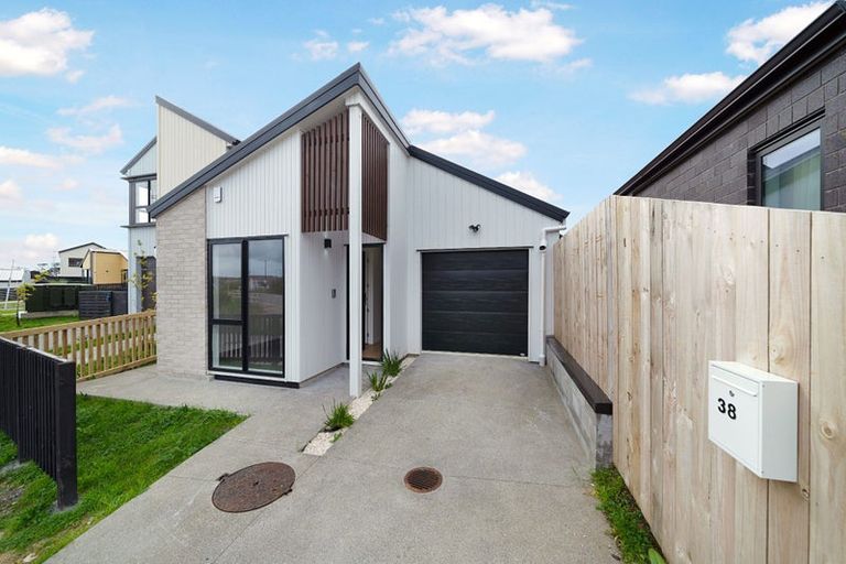 Photo of property in 38 Papai Lane, Massey, Auckland, 0614