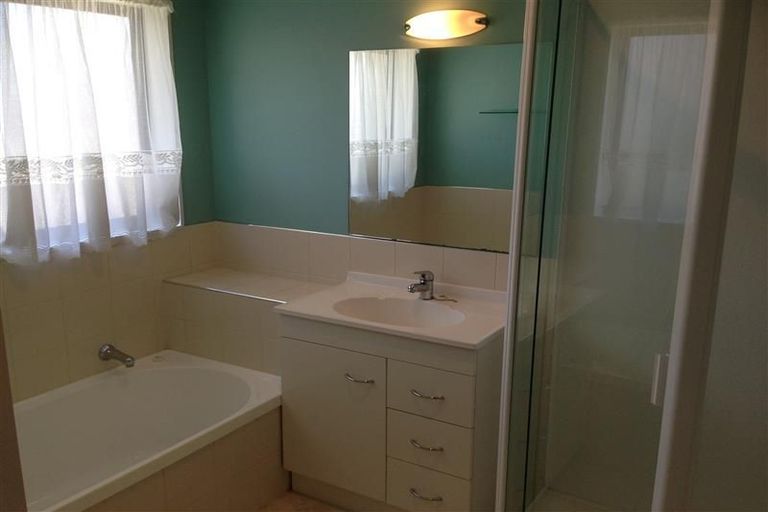 Photo of property in 3 Grande Vue Road, Papatoetoe, Auckland, 2025