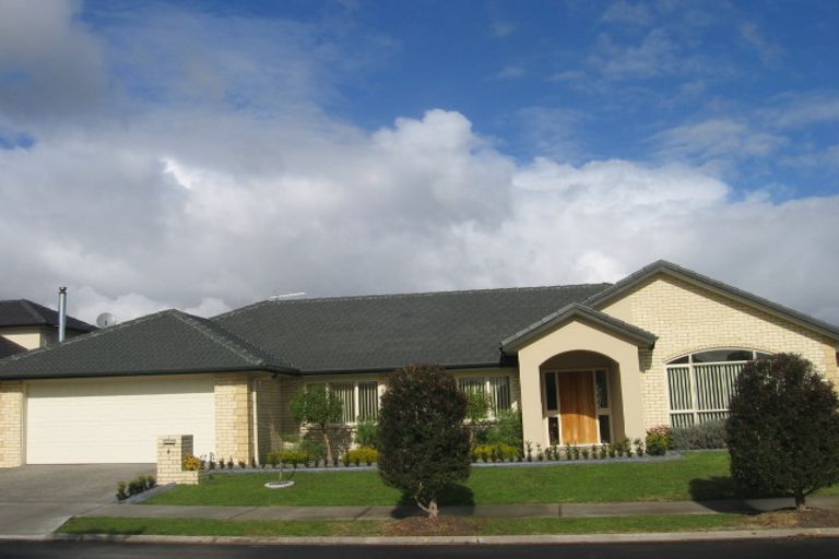 Photo of property in 1 Glanmire Place, Flat Bush, Auckland, 2016