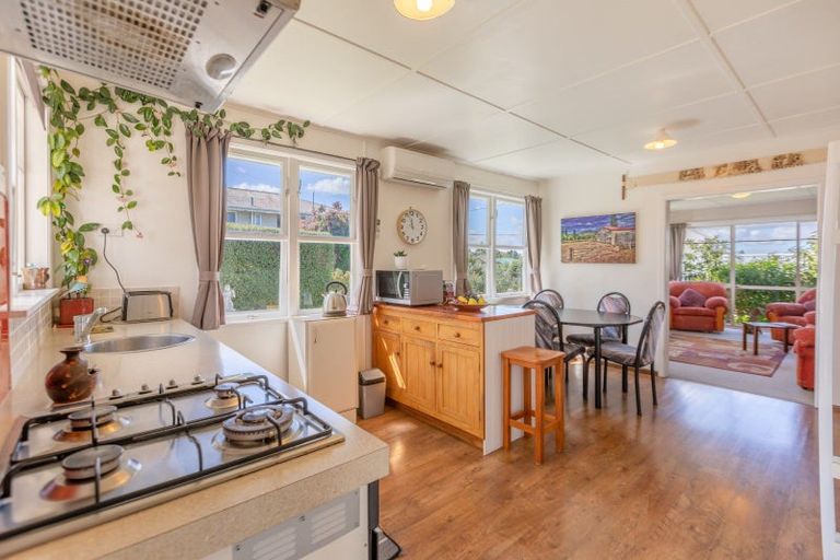 Photo of property in 36 Waverley Street, Waipawa, 4210