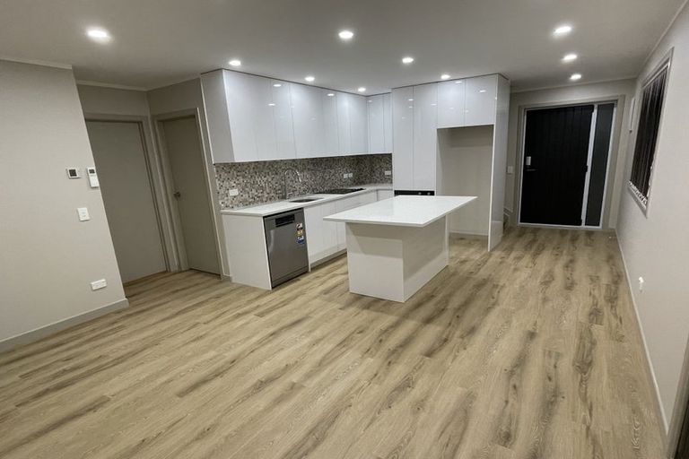 Photo of property in 16 Walworth Avenue, Pakuranga Heights, Auckland, 2010