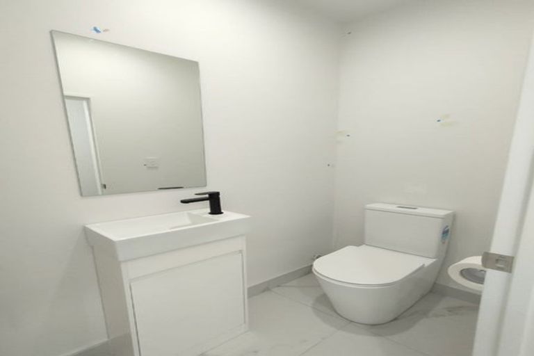 Photo of property in 35 Morus Road, Massey, Auckland, 0614