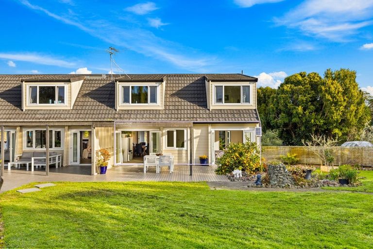 Photo of property in 15a Whangaparaoa Road, Red Beach, 0932