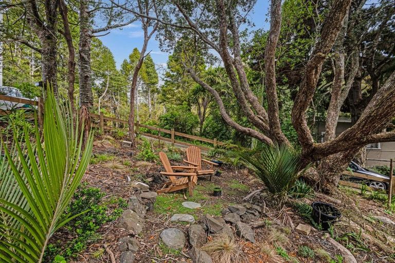 Photo of property in 43 Kauri Point Road, Laingholm, Auckland, 0604