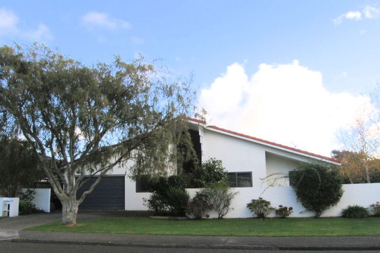 Photo of property in 2a Kowhai Grove, Waikanae, 5036