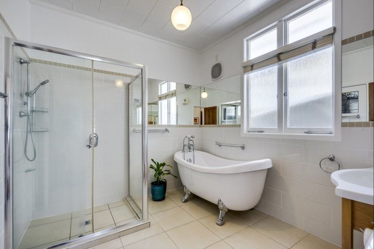 Photo of property in 42 Simla Terrace, Hospital Hill, Napier, 4110