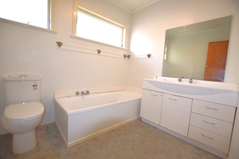 Photo of property in 46 Kaurilands Road, Titirangi, Auckland, 0604