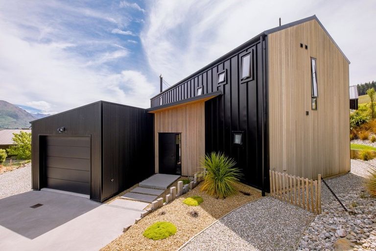 Photo of property in 19 Kirimoko Crescent, Wanaka, 9305