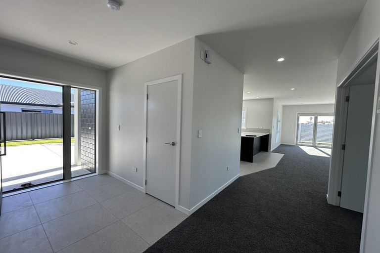 Photo of property in 6 George Yee Place, Taradale, 4112