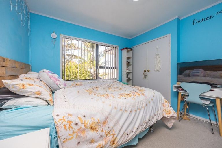 Photo of property in 6 Milwaukee Place, Glendene, Auckland, 0602
