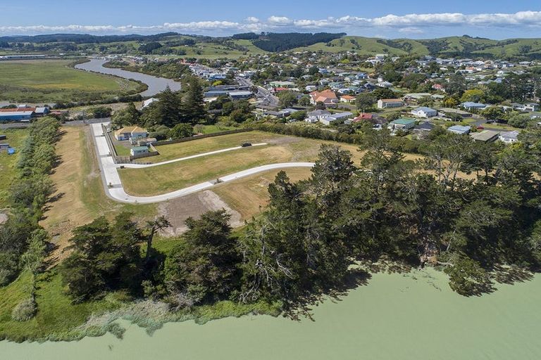 Photo of property in 28 Kawariki Road, Helensville, 0800