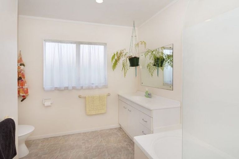 Photo of property in 4 Margarita Rise, Pukekohe, 2120