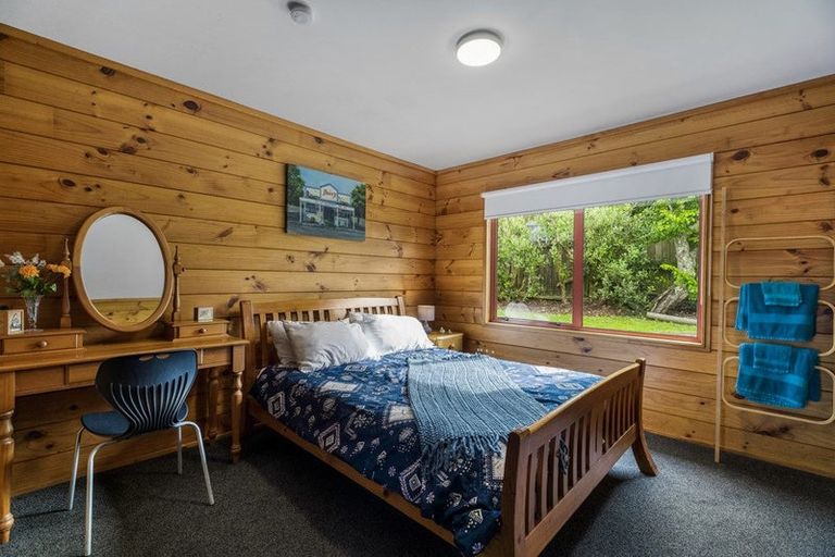 Photo of property in 39a Pohutukawa Avenue, Red Beach, 0932