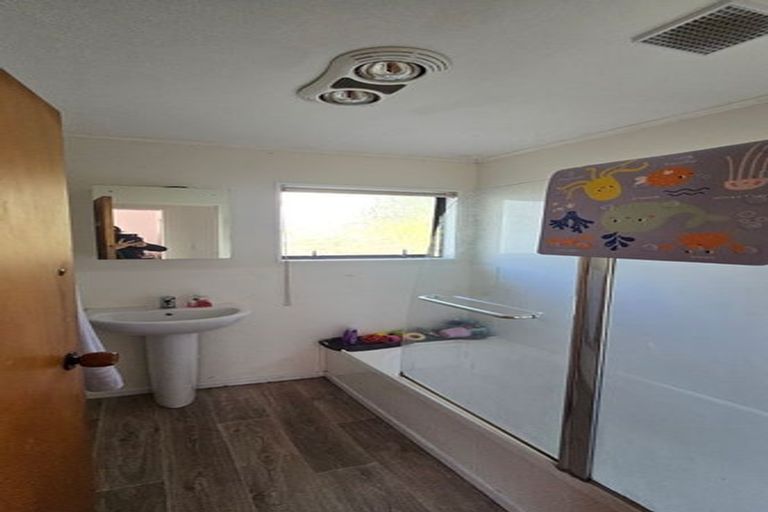 Photo of property in 6 Ruth Grove, Karori, Wellington, 6012