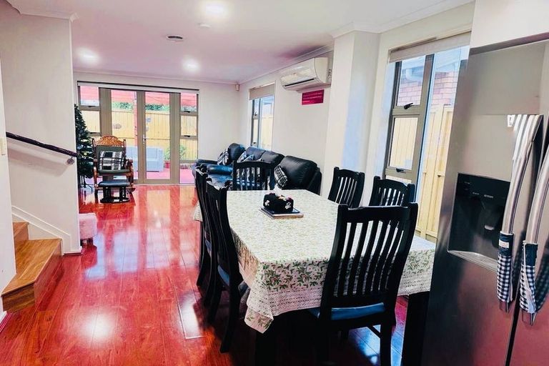 Photo of property in 35 Verdale Circle, Glen Eden, Auckland, 0602