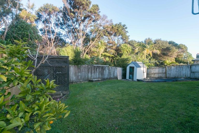 Photo of property in 42 Caribbean Drive, Unsworth Heights, Auckland, 0632