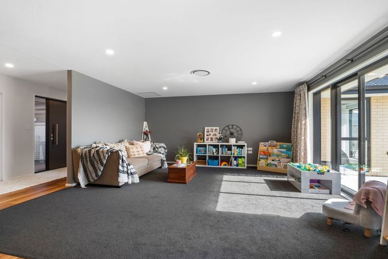 Photo of property in 5 Feather Place, Rolleston, 7615