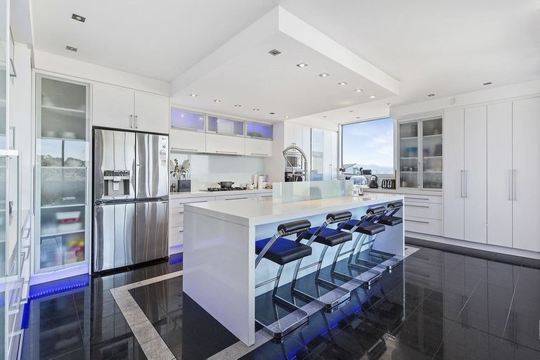 Photo of property in 56 Tamworth Crescent, Newlands, Wellington, 6037