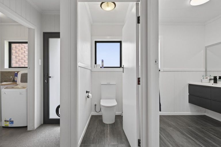 Photo of property in 46 Seaview Road, Marfell, New Plymouth, 4310