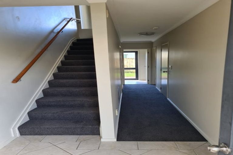 Photo of property in 38 Verdale Circle, Glen Eden, Auckland, 0602