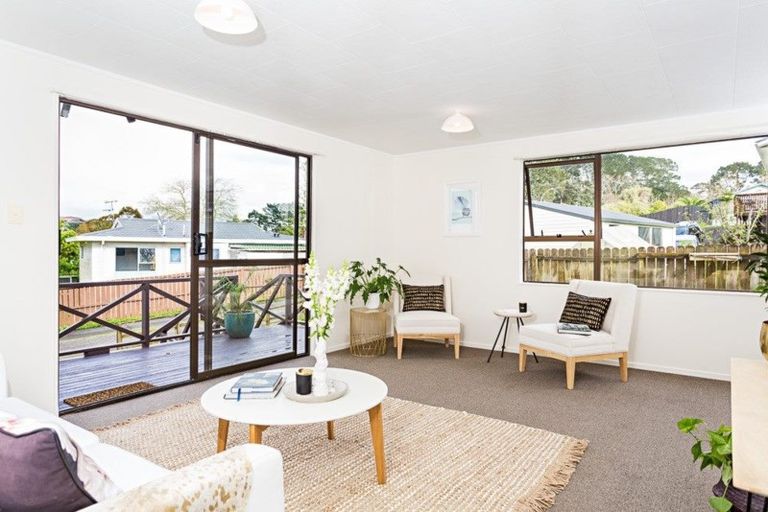Photo of property in 1/14 Moxham Grove, Massey, Auckland, 0614