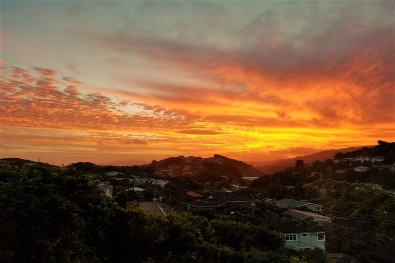 Photo of property in 42a Glanmire Road, Newlands, Wellington, 6037