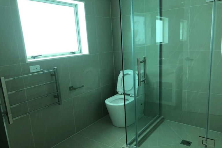 Photo of property in 2a Sherwood Avenue, Te Atatu South, Auckland, 0610