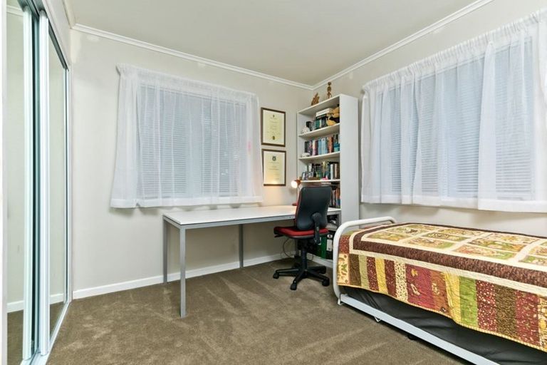 Photo of property in 123 Millbrook Road, Sunnyvale, Auckland, 0612