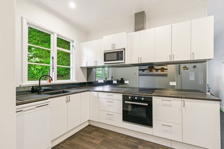 Photo of property in 79 Garden Road, Northland, Wellington, 6012