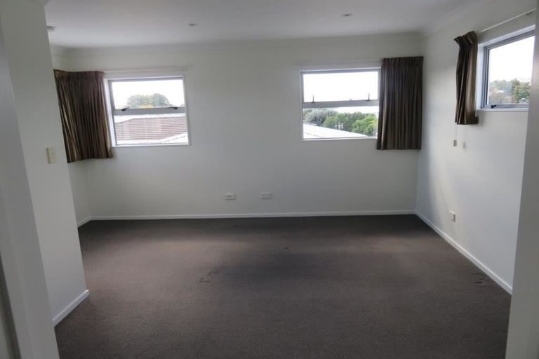 Photo of property in 8b Neeve Place, Taradale, Napier, 4112