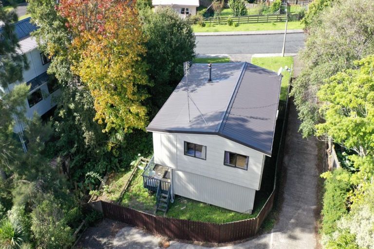 Photo of property in 1/3 Flavia Close, Torbay, Auckland, 0630