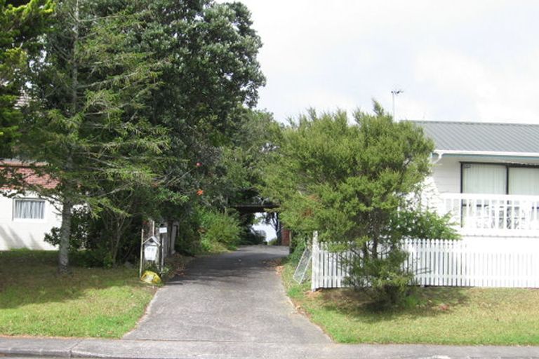 Photo of property in 115a Colwill Road, Massey, Auckland, 0614