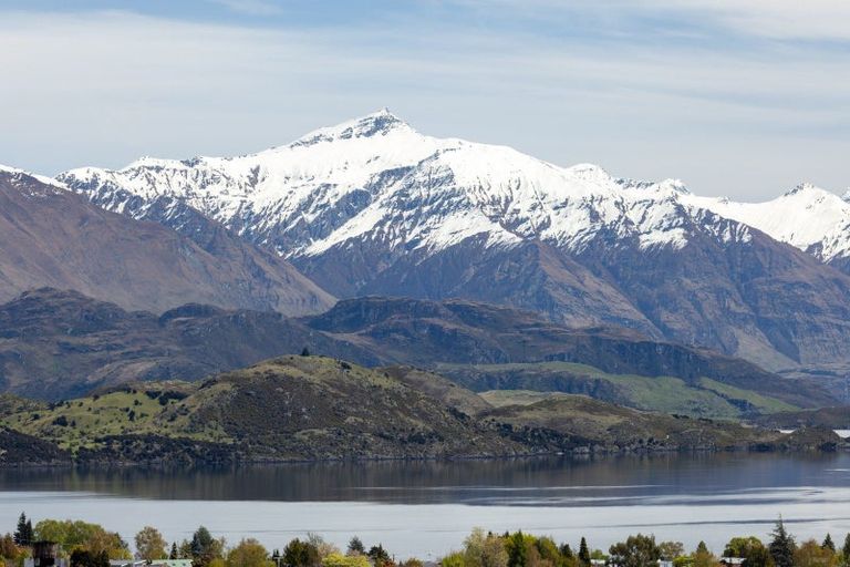Photo of property in 10 Mataraki Place, Wanaka, 9305