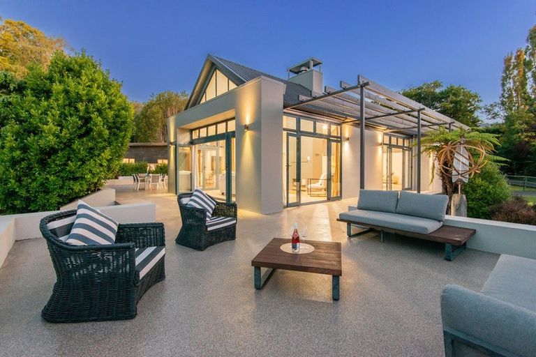 Photo of property in 105 Gladstone Road, Dalmore, Dunedin, 9010
