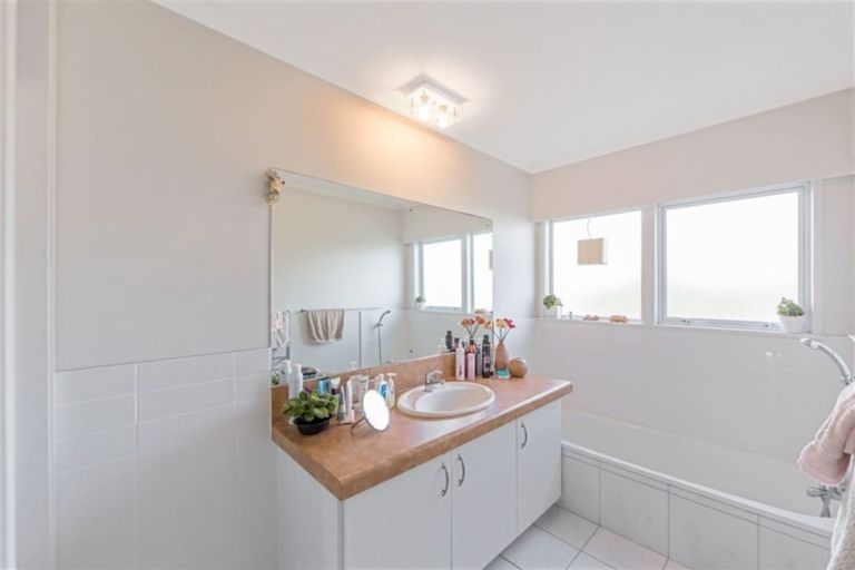 Photo of property in 46b Rosario Crescent, Red Beach, 0932