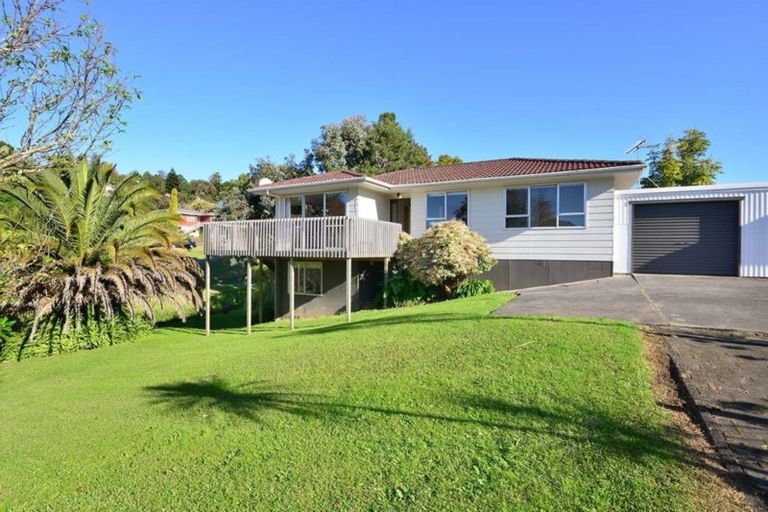 Photo of property in 2/10 Scarlock Avenue, Browns Bay, Auckland, 0630