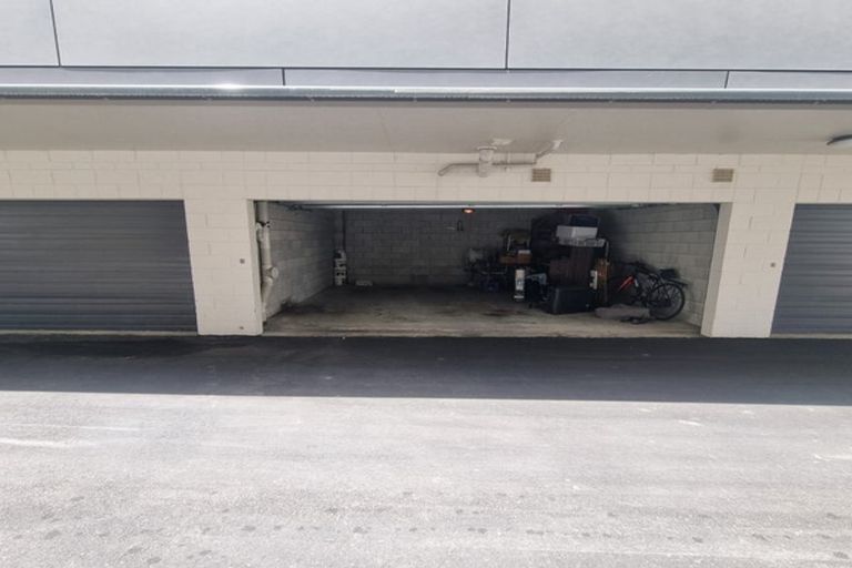 Photo of property in Pirie Street Townhouses, 35u2 Pirie Street, Mount Victoria, Wellington, 6011