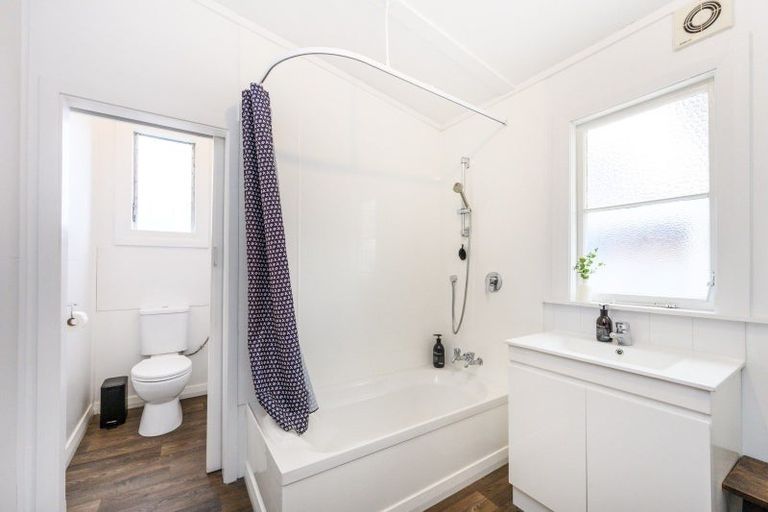 Photo of property in 2 Fairs Road, Milson, Palmerston North, 4414