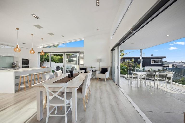 Photo of property in 12a Eastcliffe Road, Castor Bay, Auckland, 0620