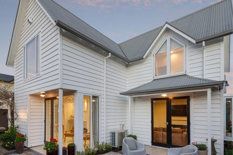 Photo of property in 34 Aikmans Road, Merivale, Christchurch, 8014