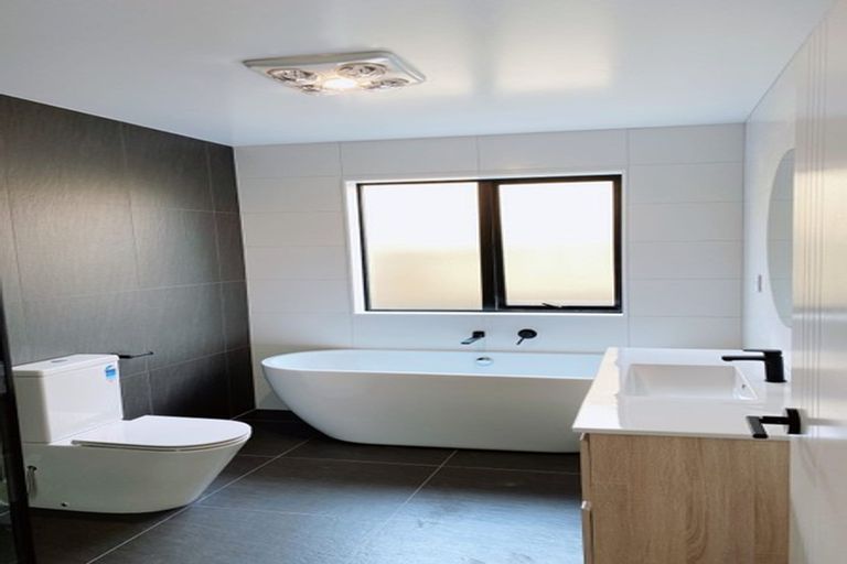 Photo of property in 40 Taikura Avenue, Red Beach, 0932