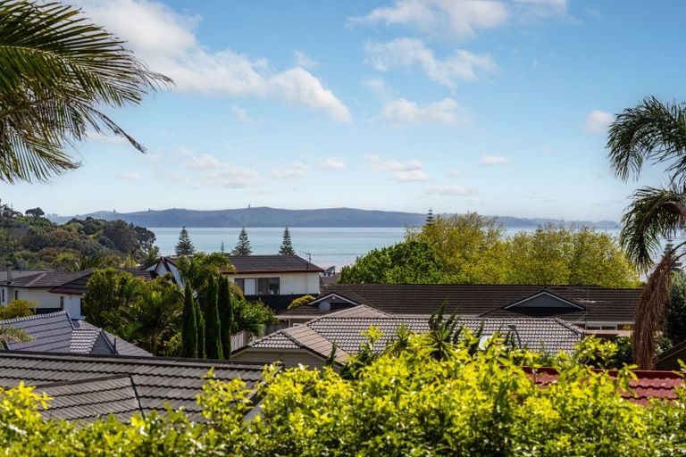 Photo of property in 6 Dorrington Place, Eastern Beach, Auckland, 2012