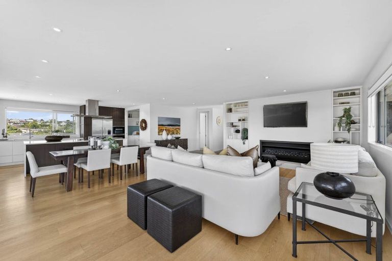 Photo of property in 7 Commodore Parry Road, Castor Bay, Auckland, 0620