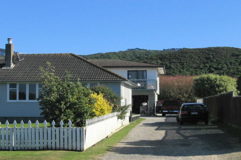 Photo of property in 33f2 Ngatitoa Street, Takapuwahia, Porirua, 5022