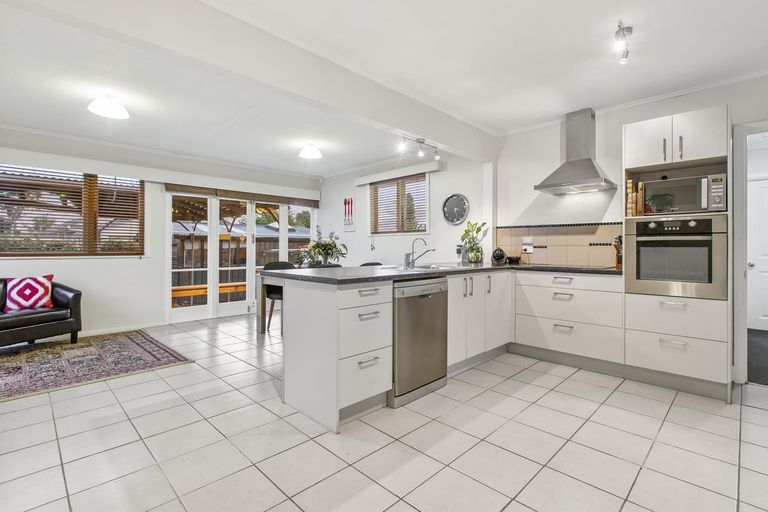 Photo of property in 29 Hill Crescent, New Lynn, Auckland, 0600