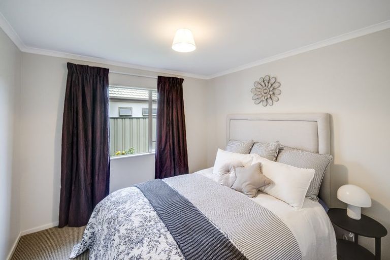 Photo of property in 5a Queens Walk, Taradale, Napier, 4112