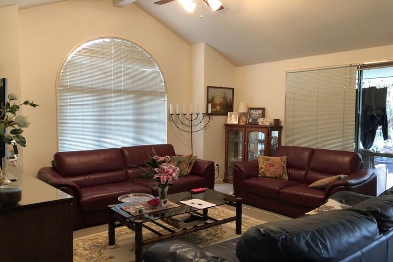 Photo of property in 10 Copplestone Place, New Lynn, Auckland, 0600