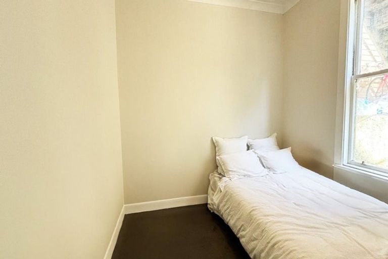 Photo of property in 4 Rixon Grove, Mount Victoria, Wellington, 6011