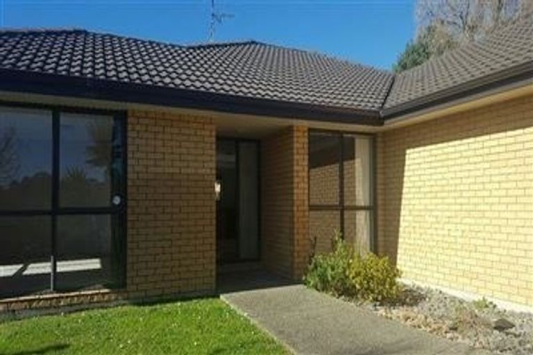 Photo of property in 7 Stroud Place, Henderson, Auckland, 0612