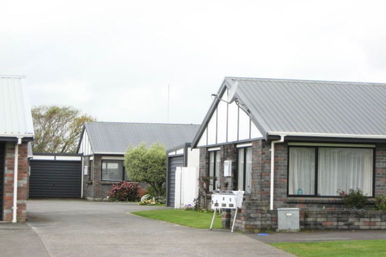 Photo of property in 2/2 Coronation Avenue, Welbourn, New Plymouth, 4310